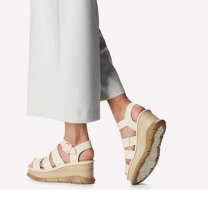 Sorel White and Tan Sandals
